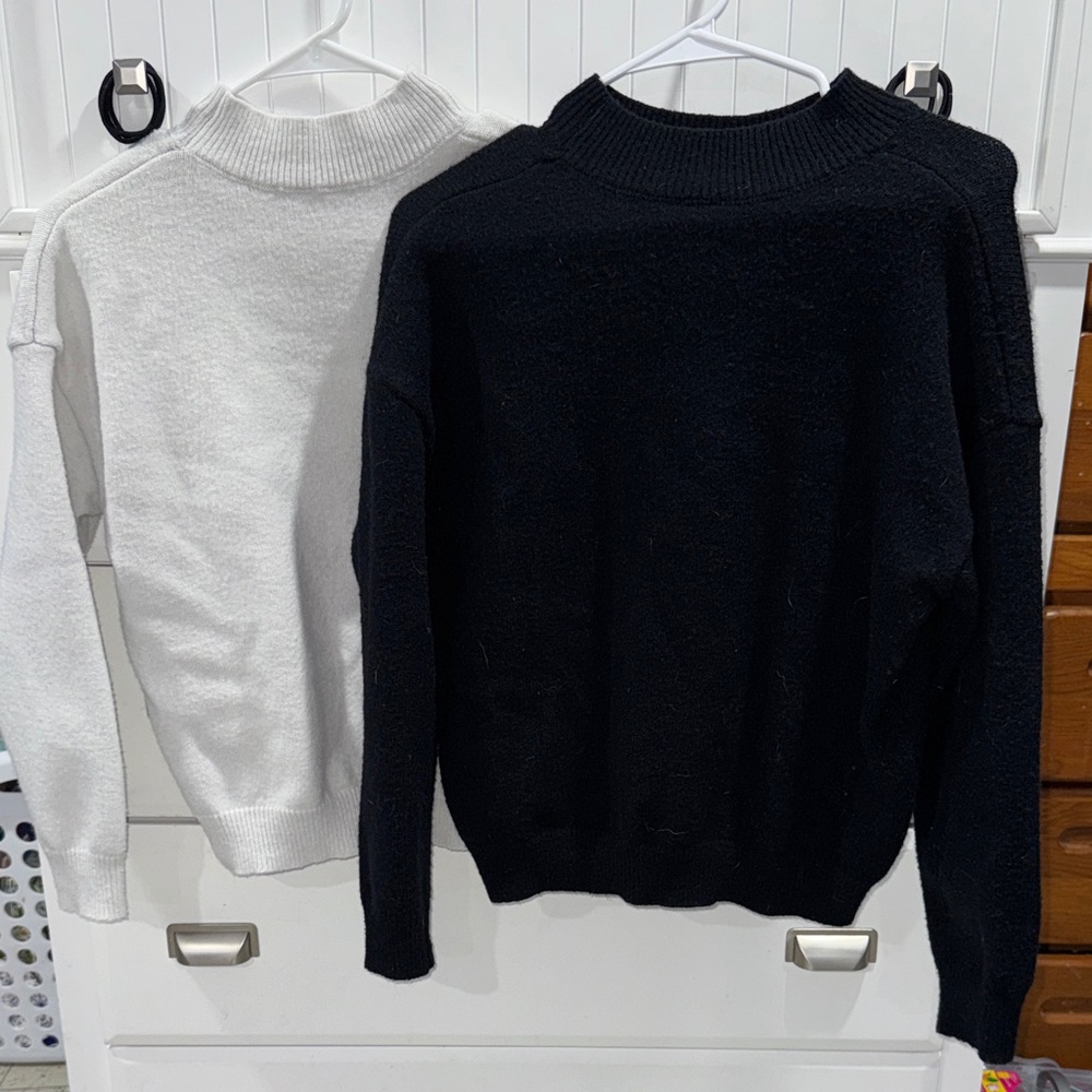 SHEIN Set of White and Black Knit Pullovers